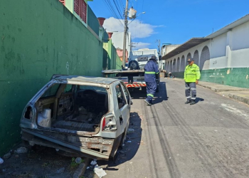 Remoção de veículo. Fotos – Divulgação/IMMU