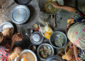 As famílias em Mianmar foram duramente atingidas pela alta dos preços, com as mais vulneráveis ​​enfrentando dificuldades para suprir suas necessidades diárias. Foto: WFP/Htet Oo Linn
