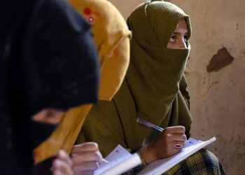 Four years since the Taliban takeover in Afghanistan, waves of directives have stripped Afghan women and girls of their rights and dignity. These restrictions are not temporary; not one has been reversed.  
© ONU Mulheres/Sayed Habib Bidell