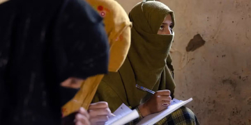 Four years since the Taliban takeover in Afghanistan, waves of directives have stripped Afghan women and girls of their rights and dignity. These restrictions are not temporary; not one has been reversed.  
© ONU Mulheres/Sayed Habib Bidell