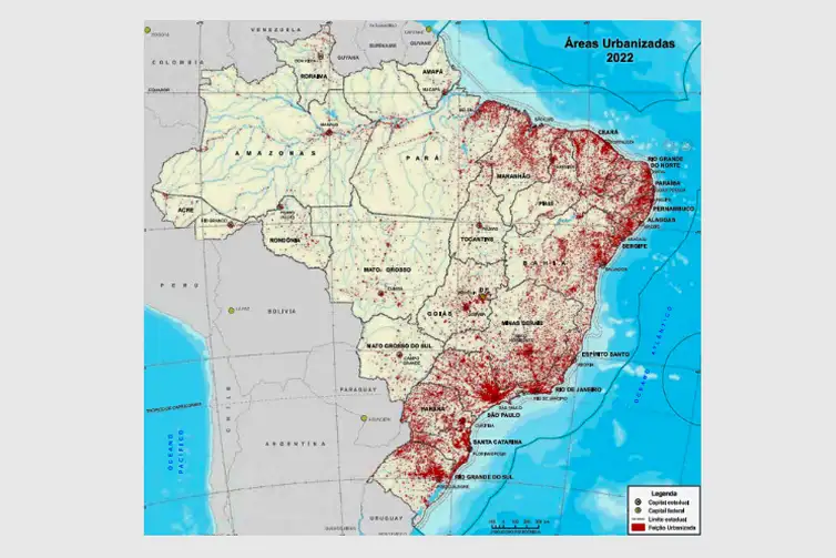As áreas com mais pontos vermelhos no mapa indicam as superfícies mais urbanizadas do país - Mapa IBGE