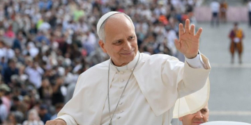 O Papa Leão XIV durante uma Audiência Geral na Praça São Pedro (VATICAN MEDIA)